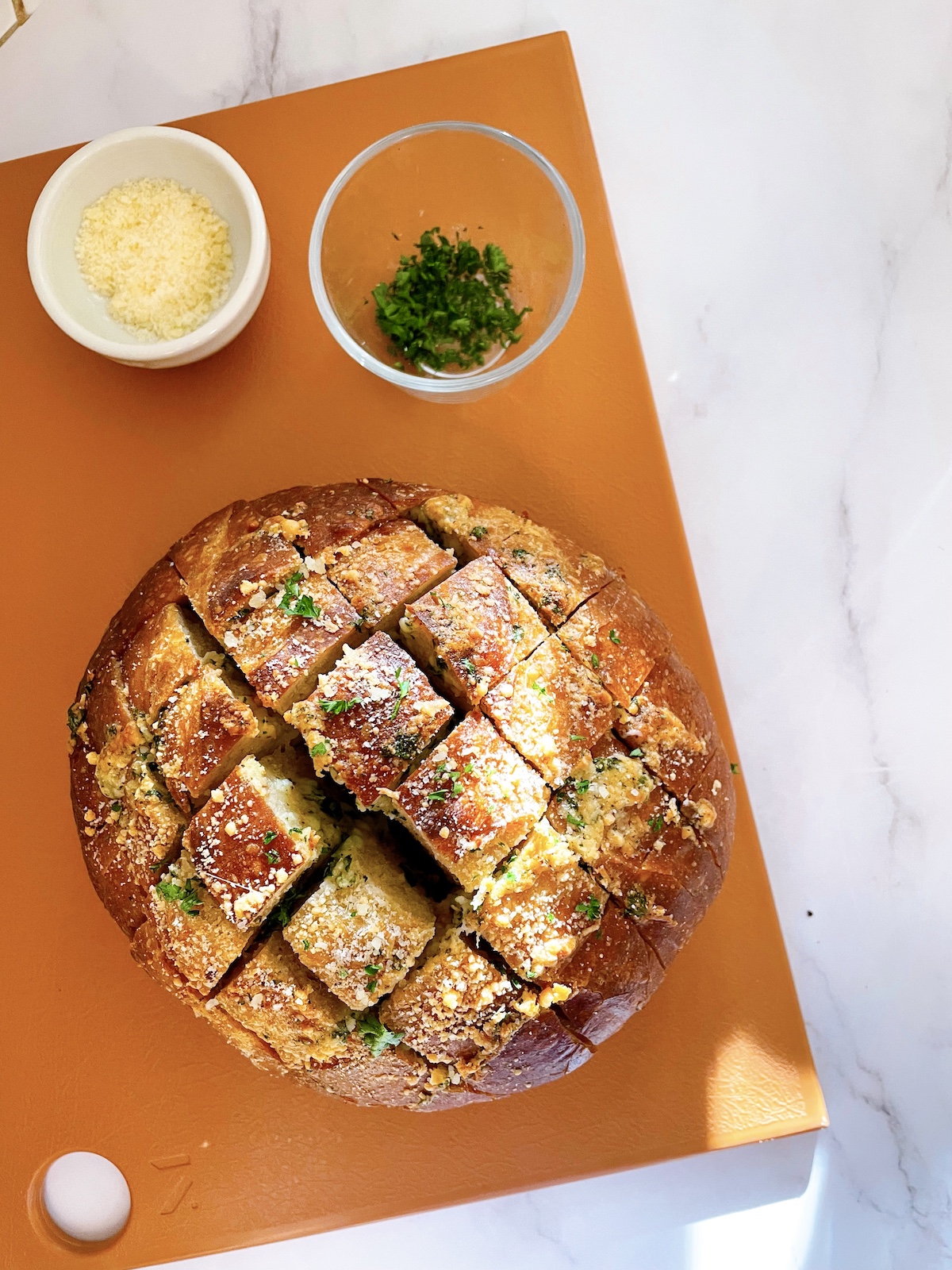 cheesy garlic pull-apart bread